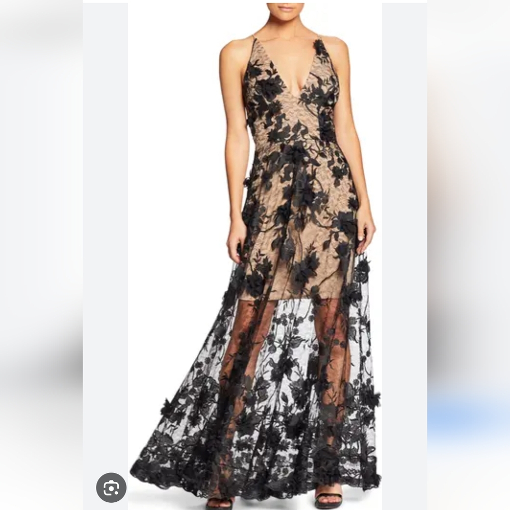 Elegant Black and Tan Floral Lace Gown.sizeM.Like New.